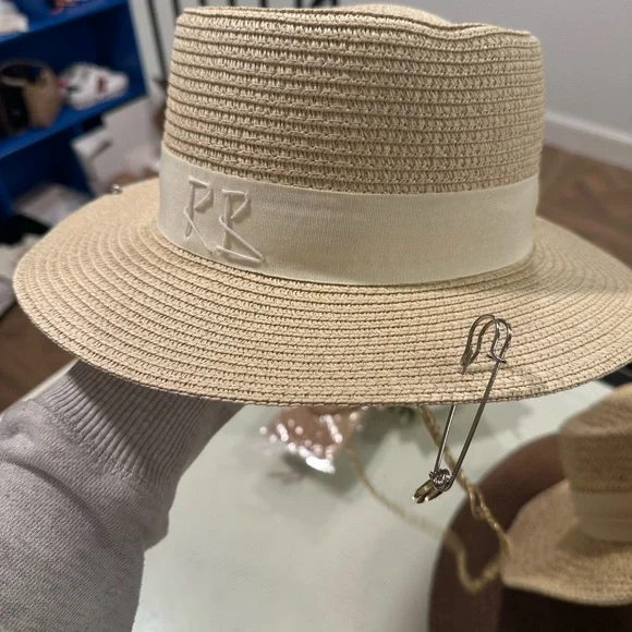 Straw Hat with Chain - Picture 4 of 5